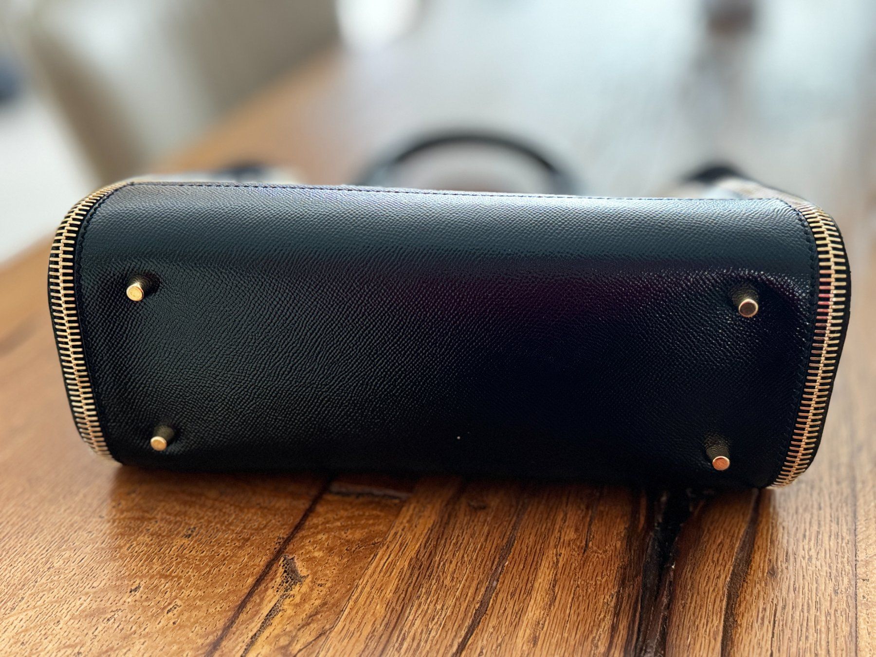 Burberry Borse da donna: Burberry Handtasche schwarz-gold – Usato da Muttenz venduto da einfach-schoen 2