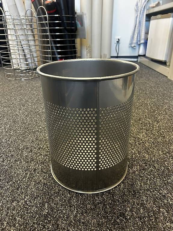 Poubelles: Abfalleimer zu verkaufen  – D'occasion à Holzhäusern ZG par Suki0308
