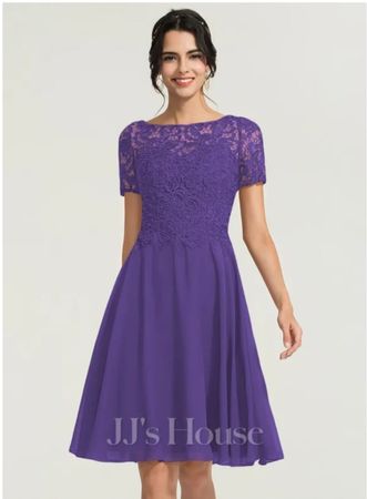 Festmode: Sommerliches, lilafarbenes Kleid mit Spitze (42)
