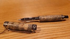 Kugelschreiber aus Ahorn, Rhodium mit Titan, handgedrechselt
