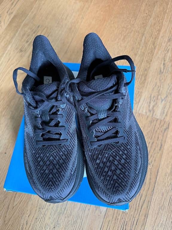 Hoka One One Scarpe da donna: Hoka Clifton 9 Sneaker – Usato da Minusio venduto da Daisy145 2