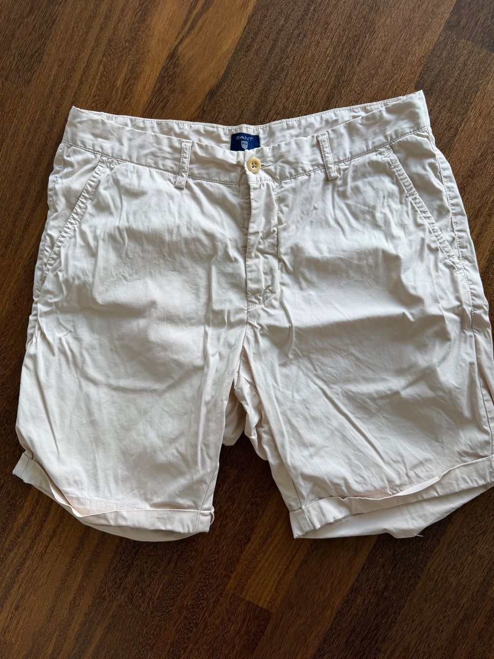 Gant Pantaloni: Gant Shorts Beige – Usato da Ennetbaden venduto da miboo