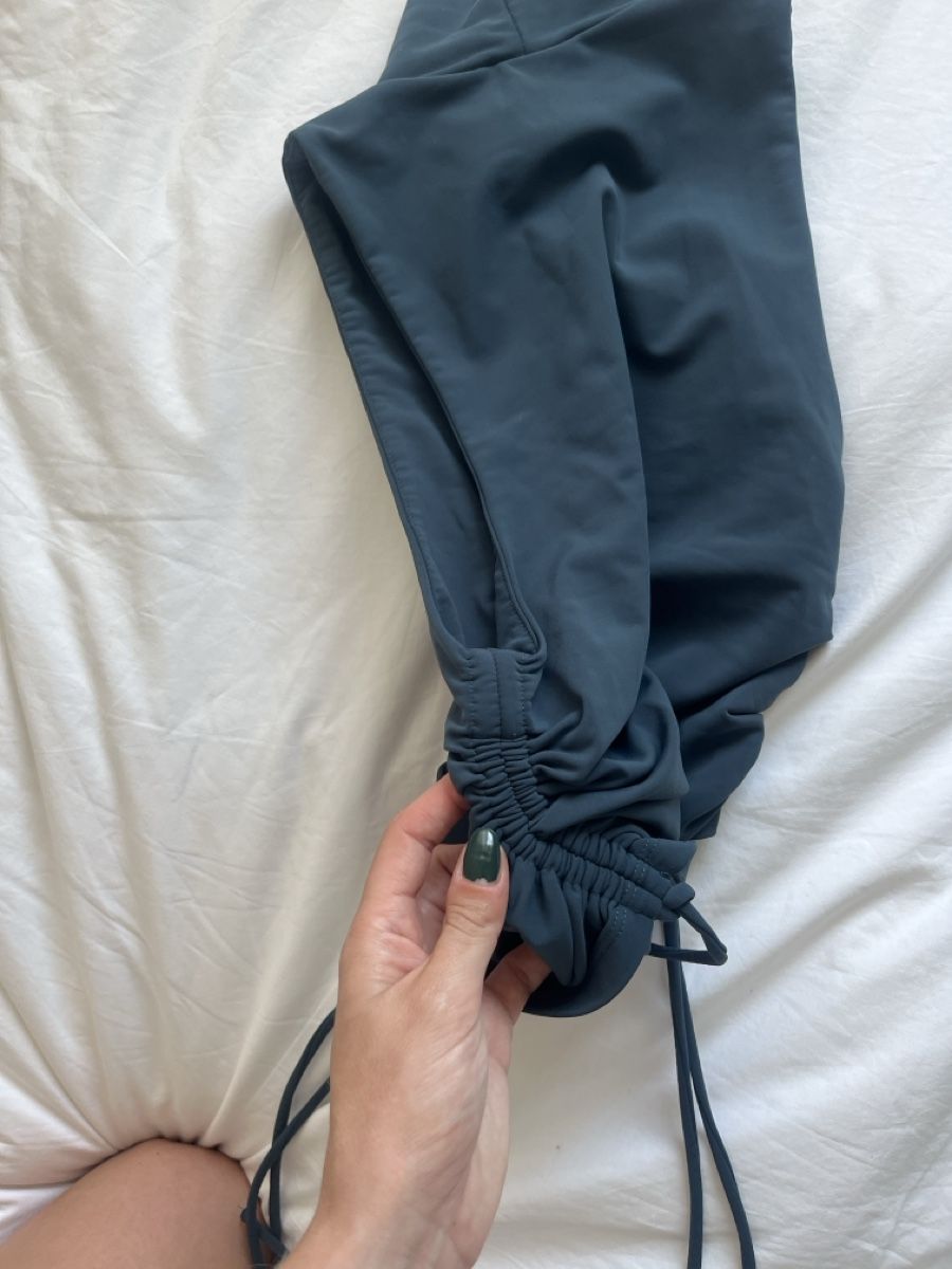 Zara Tops: Zara Turtleneck Sleeveless Top with Drawstrings - Size M – D'occasion à Mies par sgr_887d 2