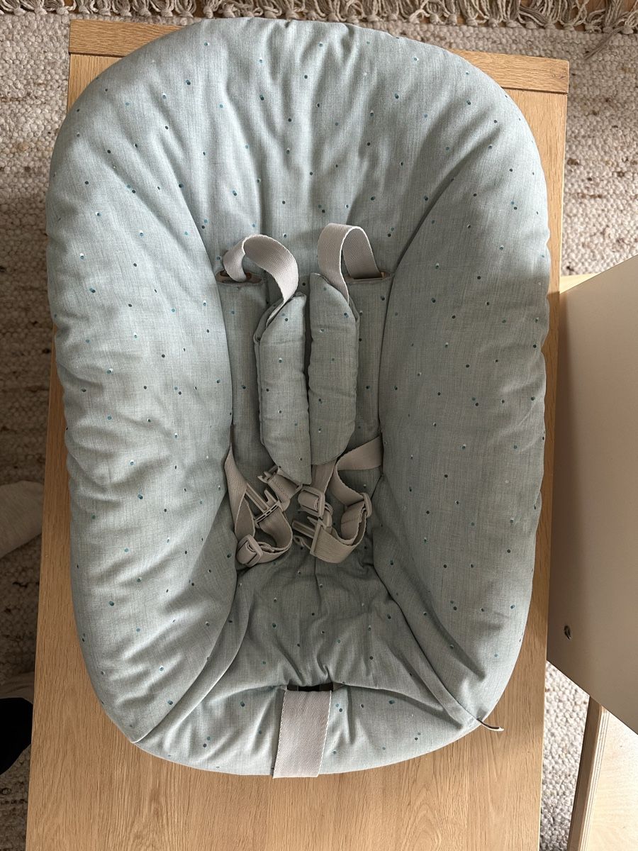 Stokke Seggioloni: Stokke Tripp Trapp Newborn Schale – Usato da Zürich venduto da isa_5zg6