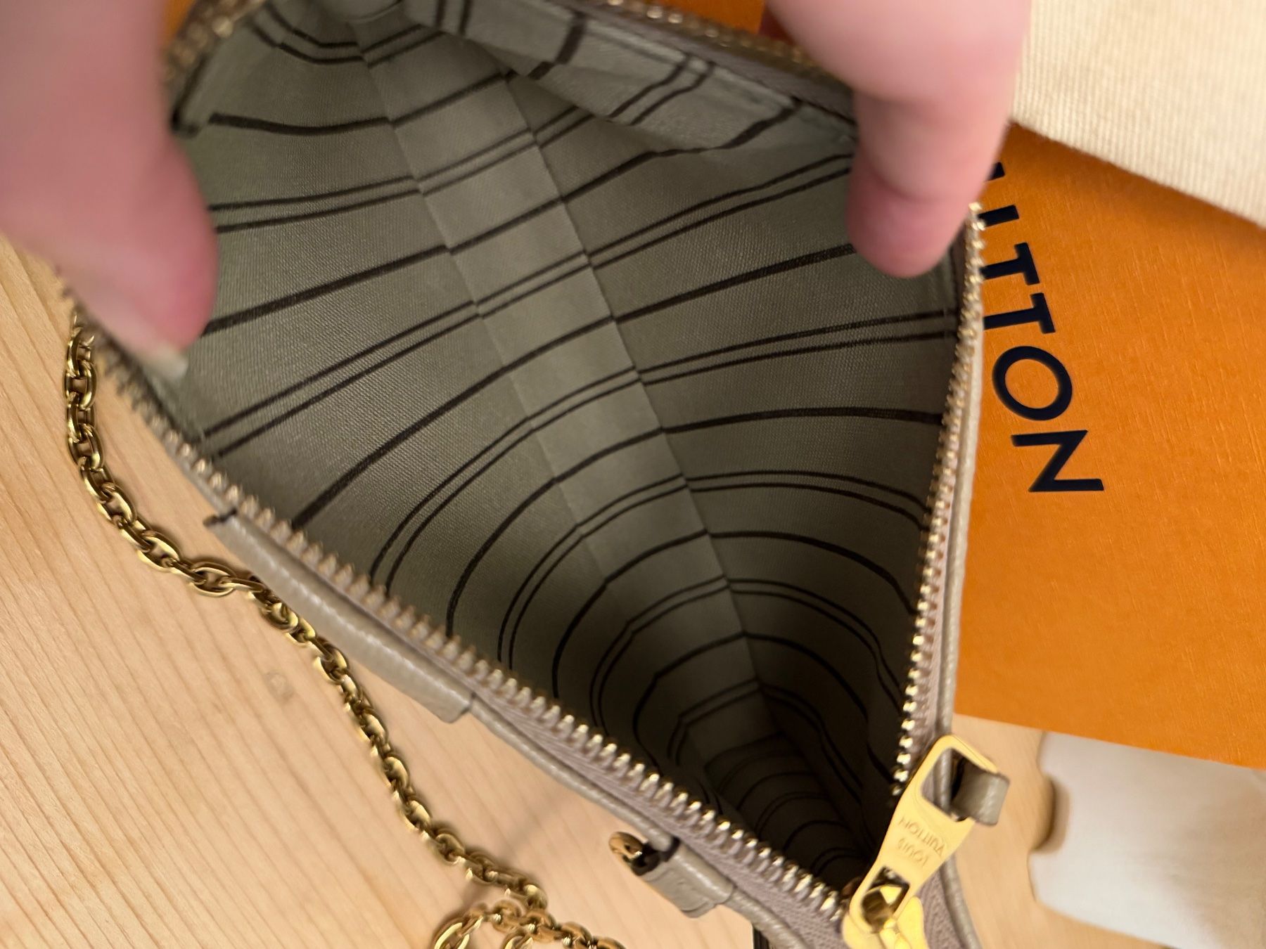 Louis Vuitton Taschen für Damen: Louis Vuitton Easy Pouch on Strap Fullset Empreinte – Gebraucht aus Hirschthal von GR7000 4