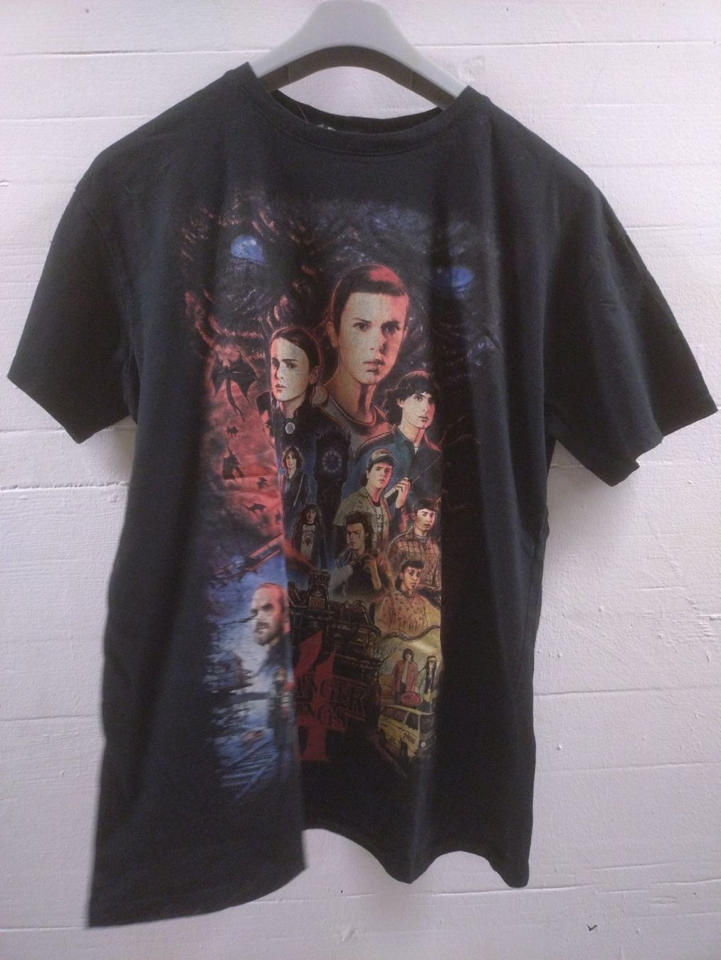 T-shirt: T-shirt Stranger Things 4 S – Usato da Farvagny-le-Grand venduto da LaCaverne 1