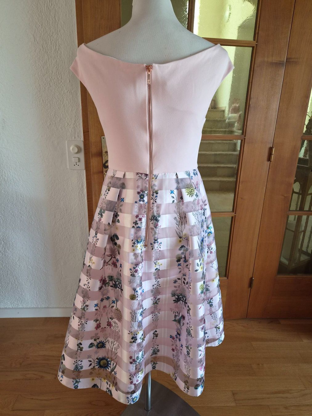 Ted Baker Kleider: Ted Baker sommerliches Kleid mit Blumenmuster, Gr. 38 – Neu (gemäss Beschreibung) aus Unterentfelden von hofa01 2