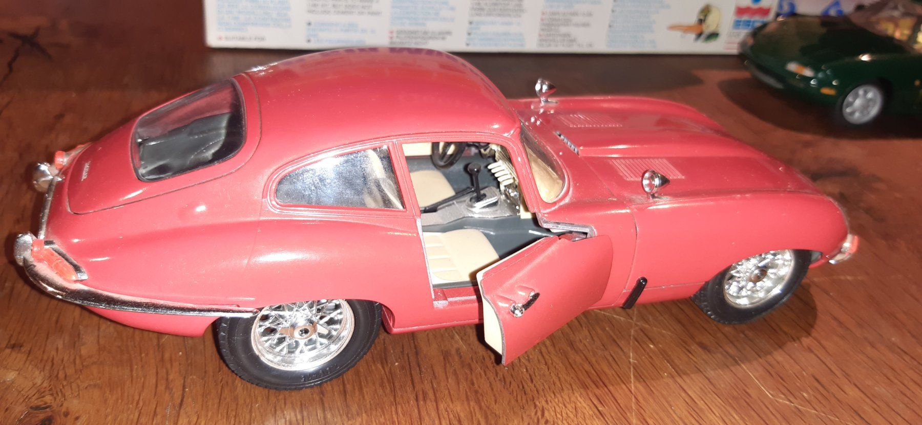 Bburago Modellautos: Jaguar E Coupe 1961 1:18 Burago – Gebraucht aus Fehraltorf von STEMAC01TK 4