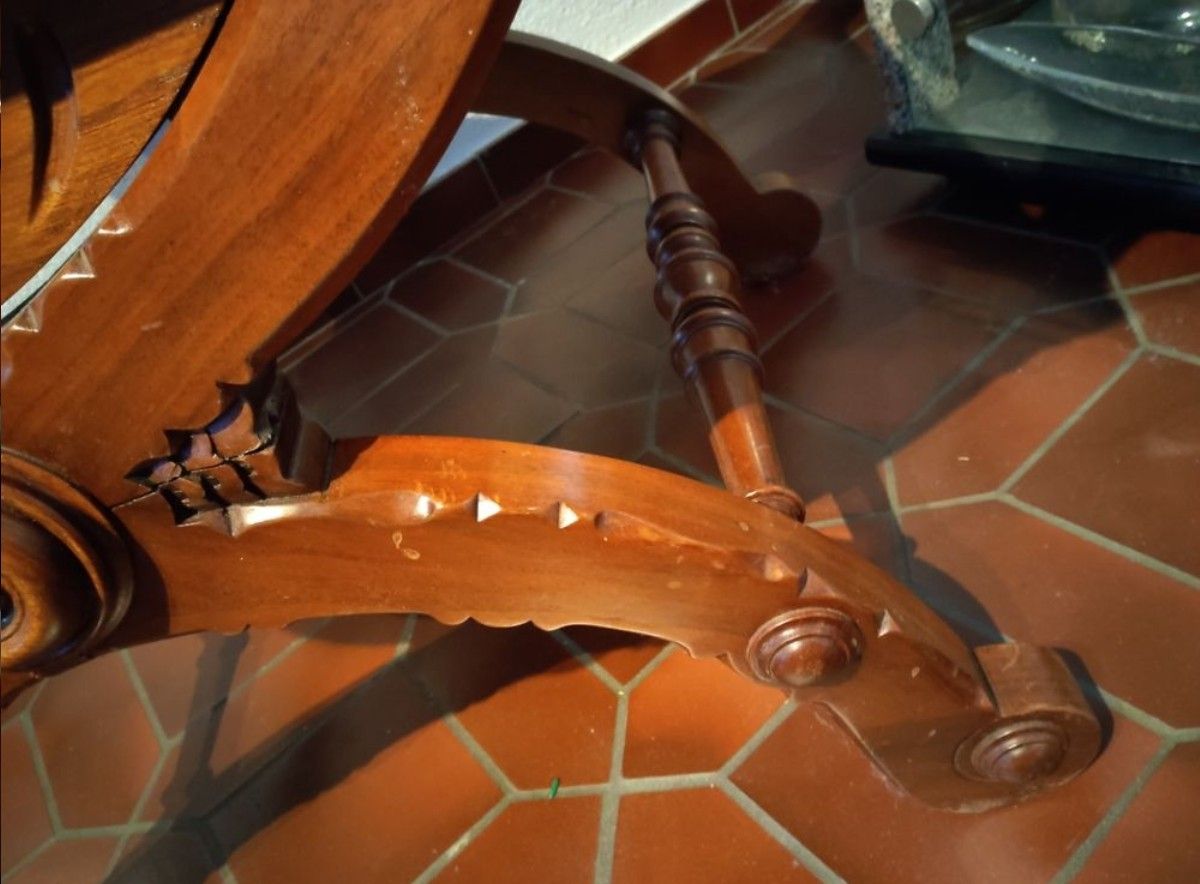 Poltrone: Antiker Holzstuhl mit Drachenmotiv – Usato da Gebertingen venduto da Leshek 5