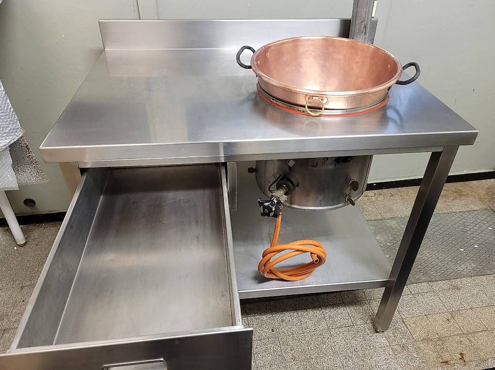 Tische: Table de cuisson à caramels – Gebraucht aus Le Landeron von Pol_Liquidations 2