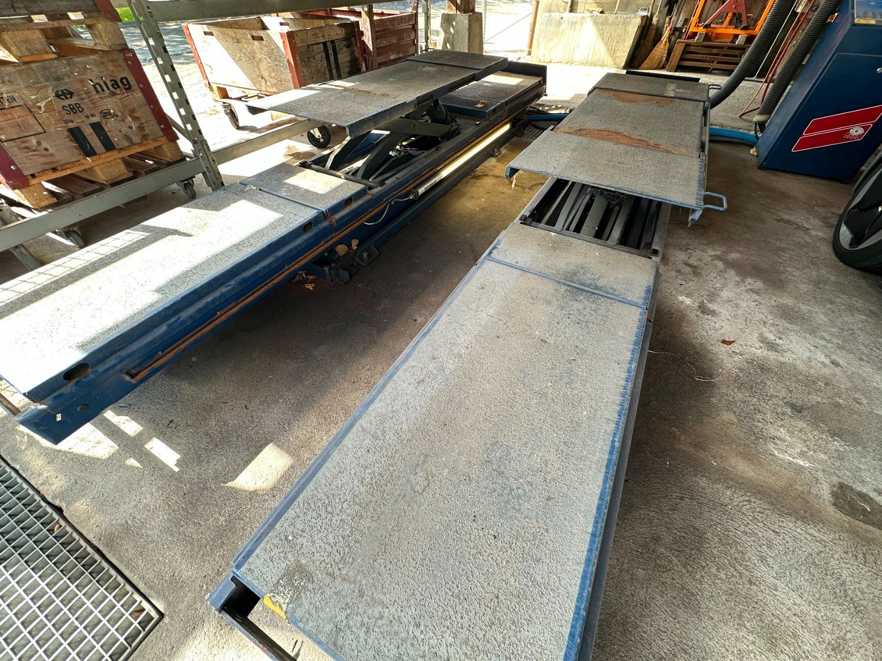 Piattaforme elevatrici & Crick: Scherenhubbühne MAHA gebraucht/ Autolift – Usato da Cham venduto da zan7890