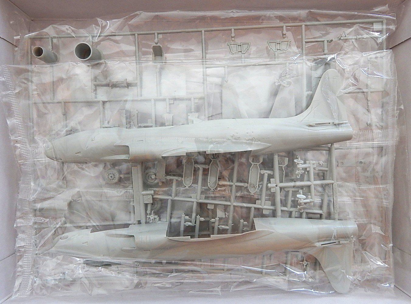 Academy Kit di modellismo & Modellini statici: T-33 Shooting Star – Nuovo e nell'imballaggio originale da Neuchâtel venduto da PAB2000 1