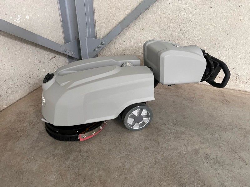 Toutes les machines: Nettoyeuse de sol Kremer KRM30 – Neuf avec emballage d'origine à la Tour-de-Trême par auto1303 8