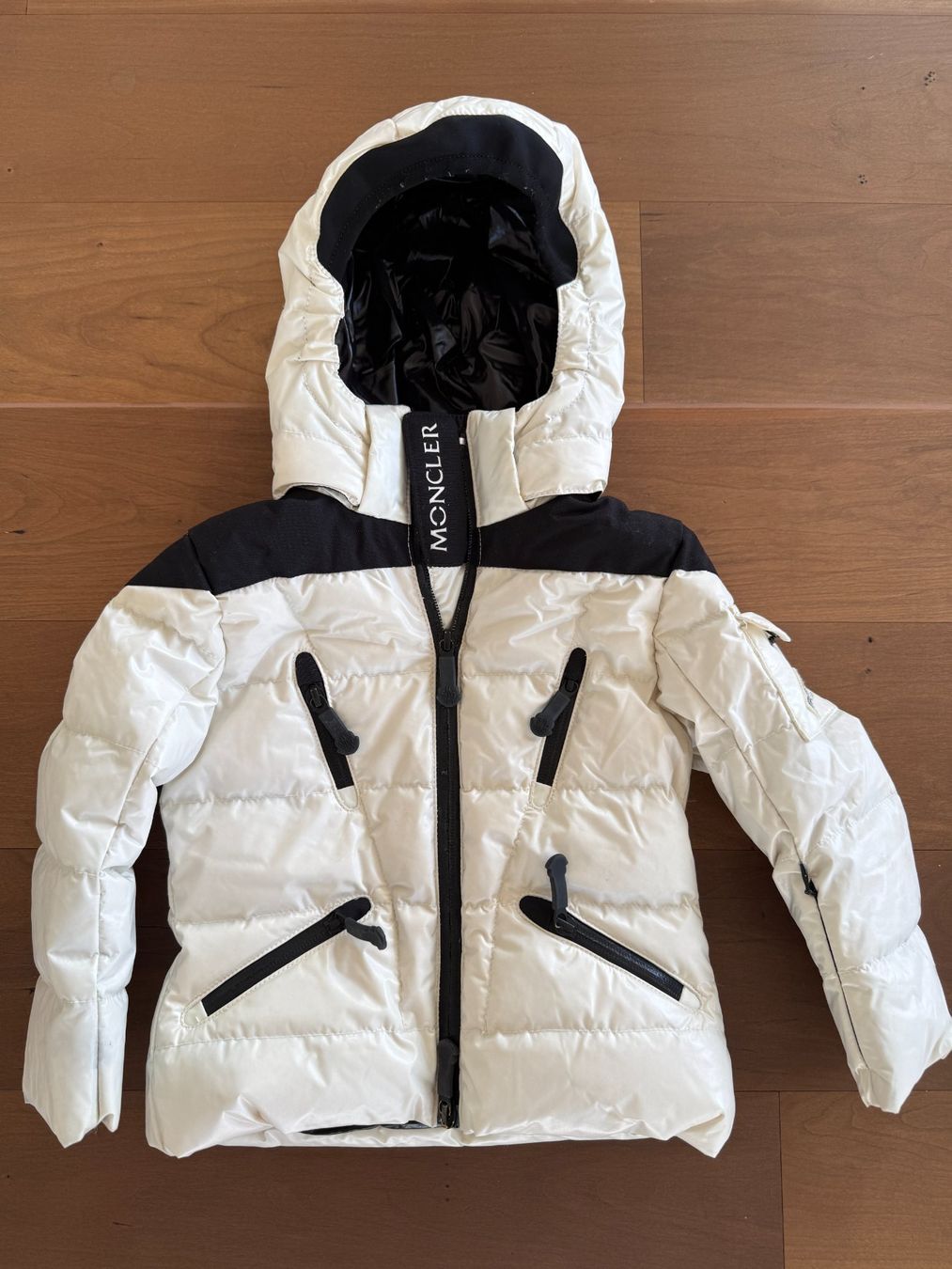Moncler Giacche & Cappotti: Moncler Winterjacke Kinder – Usato da Hofstetten SO venduto da digio01