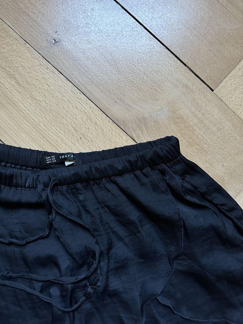 Zara Pantaloni: ZARA - Shorts schwarz XS – Usato da Zürich venduto da Diazaio 1