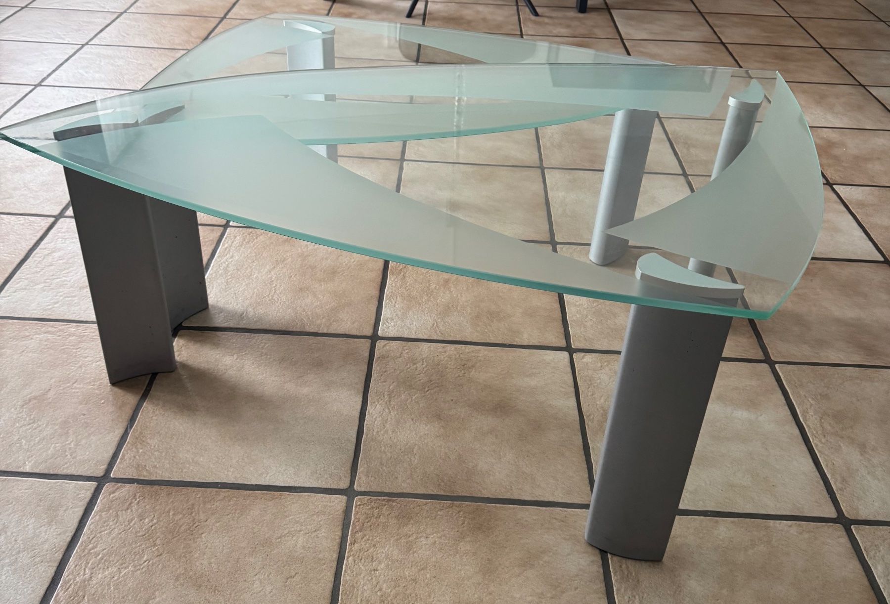 Set di tavolo e panche: Moderner Salontisch aus Glas silberfarben – Usato da Schafisheim venduto da nat_m2c9 1