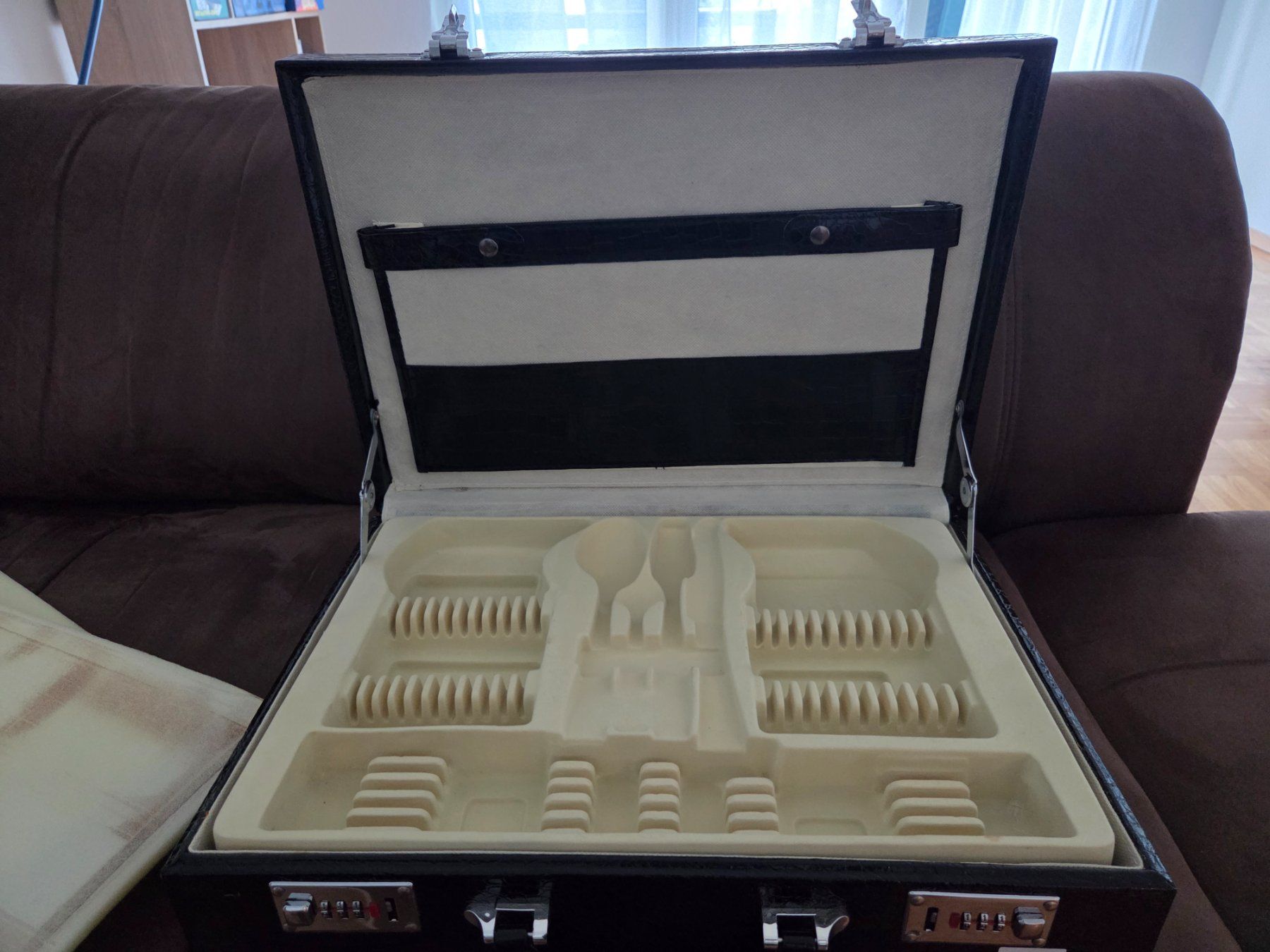 Valises de voyage: Koffer mit Zahlenschloss – D'occasion à Vilters par oOLinkOo 2