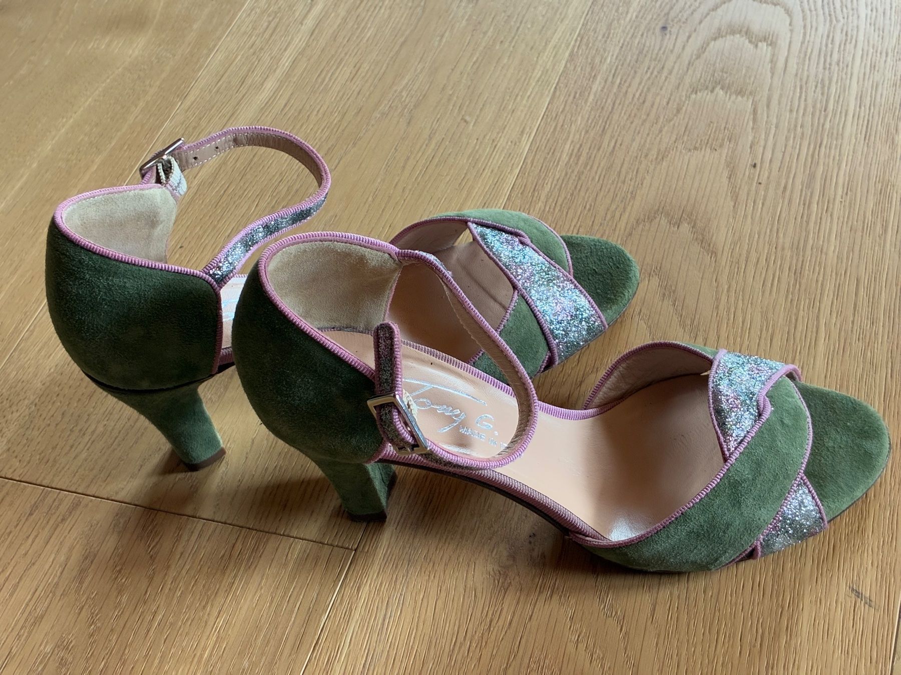 Damenschuhe: Extravaganter Sommerpumps von Tony G. – Gebraucht aus Sagogn von meu_xx6l 1