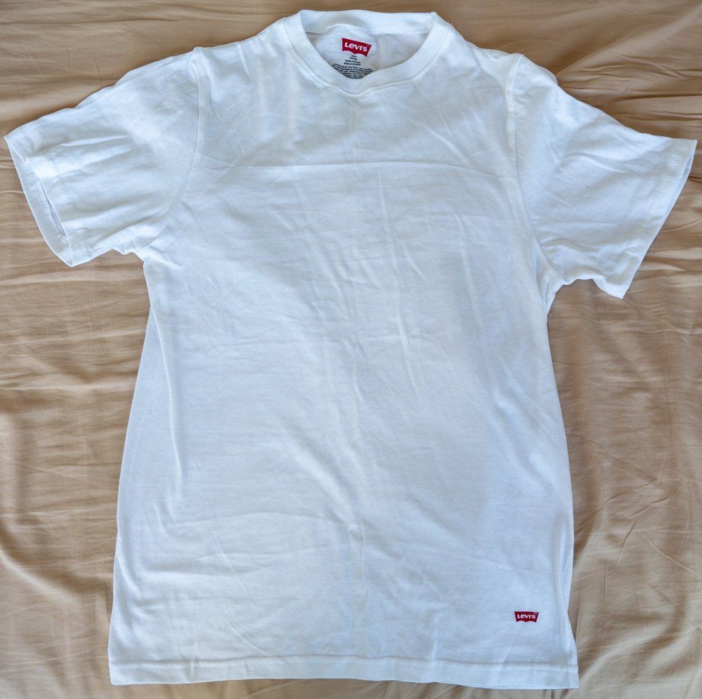 Levi's T-Shirts: Three Levi's cotton T-shirts – Neu und originalverpackt aus Geneve von mar_h5wp 2