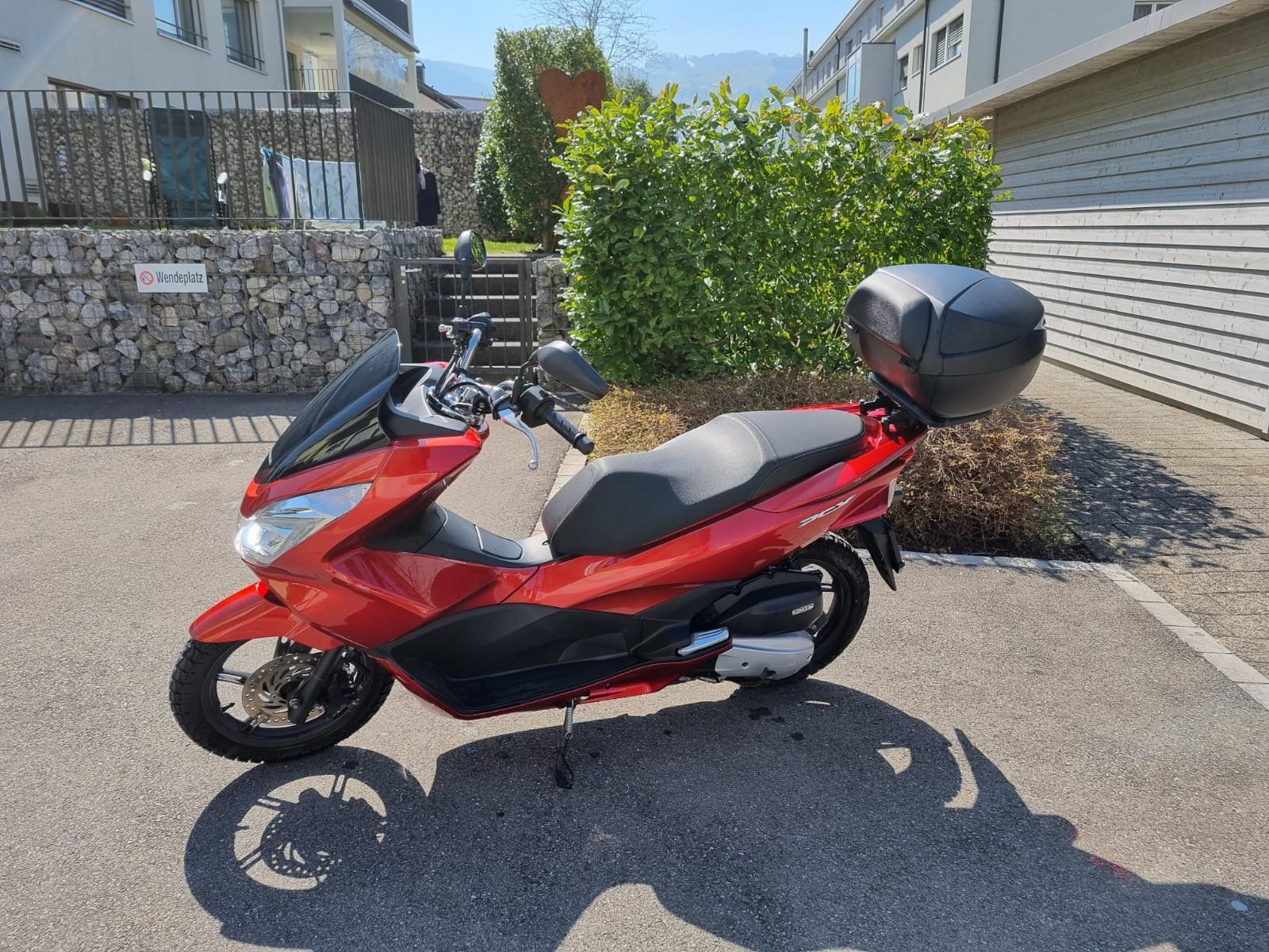 Honda Scooters: Honda PCX 125 Roller, Topcase inklusive – Gebraucht aus Lachen SZ von Future81