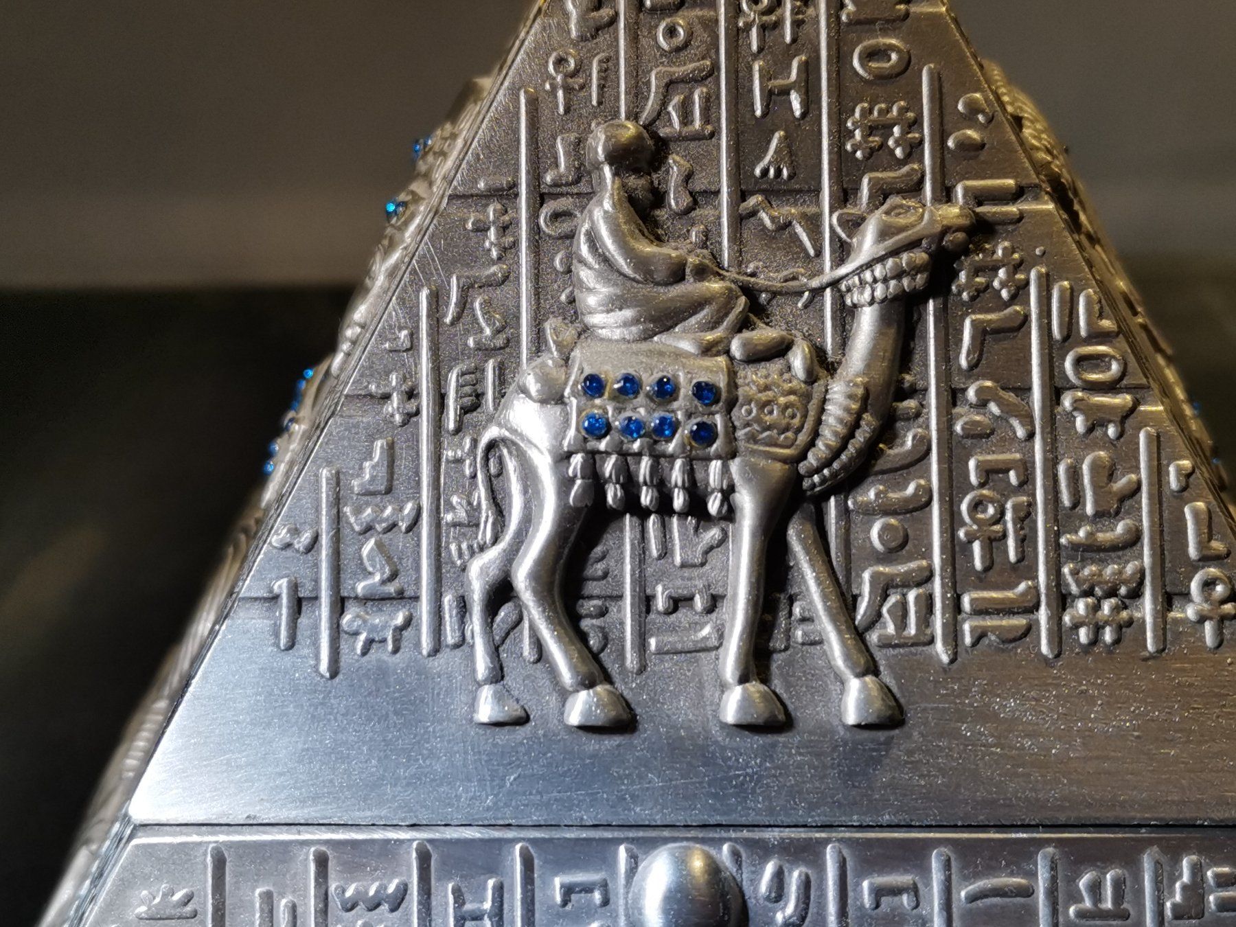 Aschenbecher: Pyramiden-Aschenbecher – stilvoll & einzigartig – Gebraucht aus Suhr von Brocki-Suhr 7