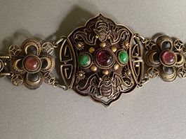 CHINA / EDELSTEIN-ARMBAND