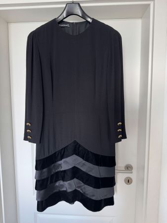 Sublime robe noire années 80 Louis Feraud