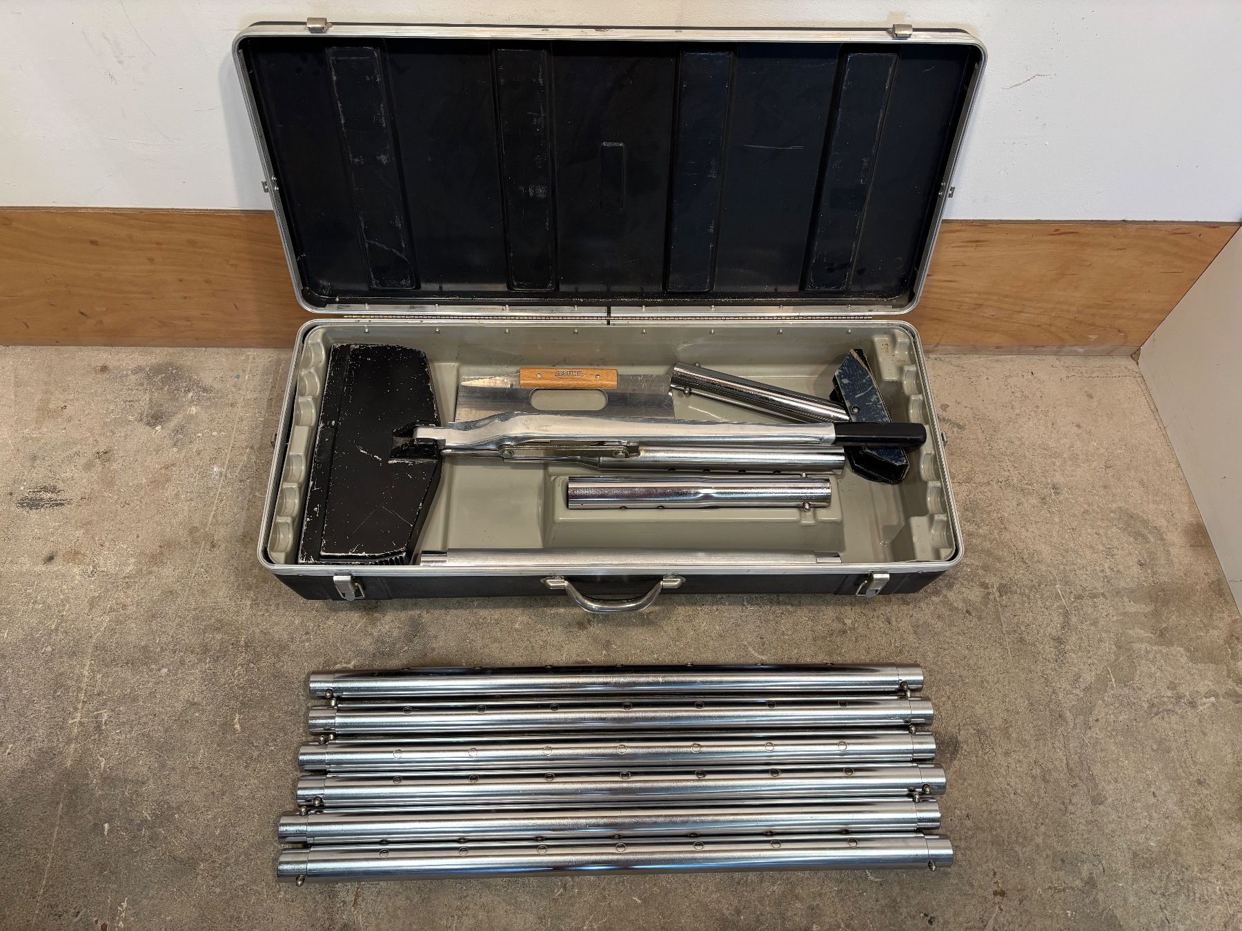 Tutti gli attrezzi: Beno J. Grundlach Teppichspanner Set XXL – Usato da Winterthur venduto da ReUse_Baumarkt 7