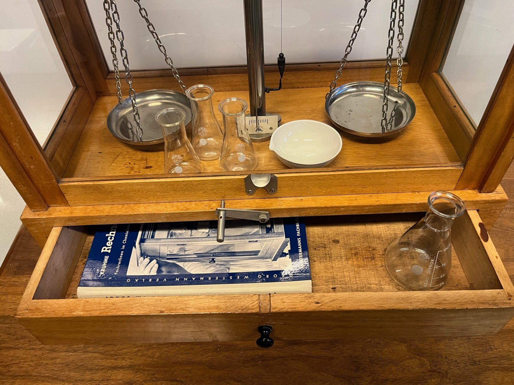 Bilance e pesi: Apothekerwaage ASE Alfred Sauter Ebingen – Usato da Laufen venduto da Nuria44 1