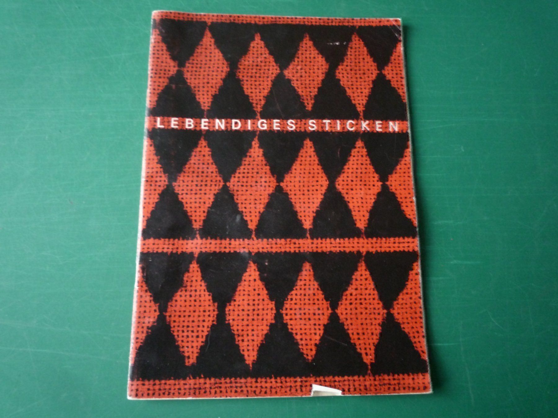 Riviste & Magazine: Lebendiges Sticken – Usato da Rafz venduto da Sonnenblume305