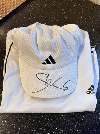 Casquette adidas neuve signé par Stanislas Wawrinka