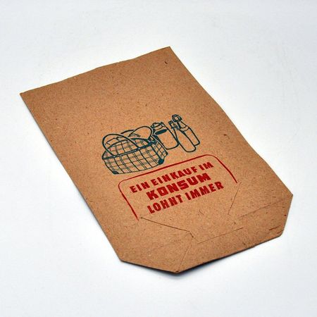 Alte Papiertüte der Konsumgenossenschaft DDR