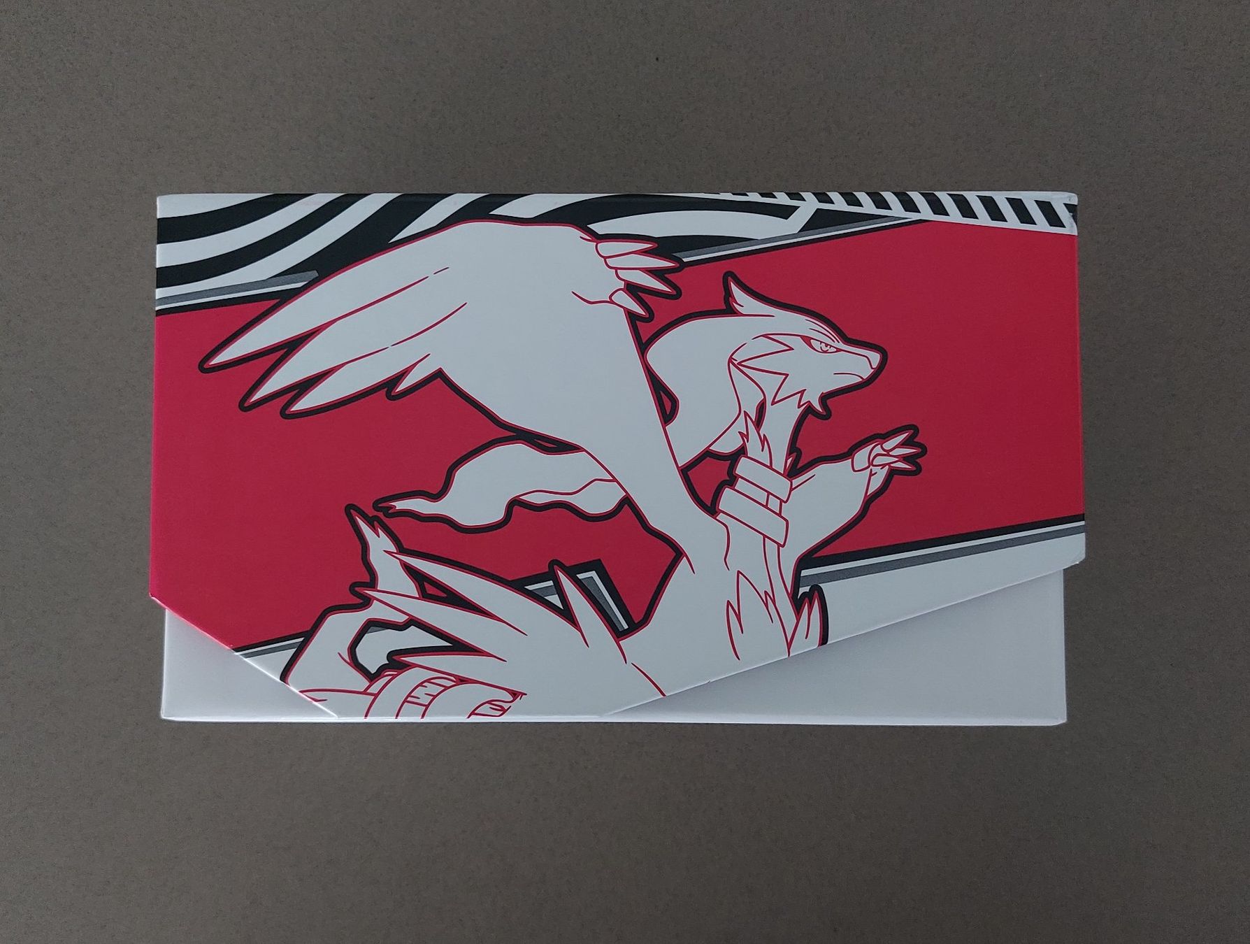 Pokémon Cartes à collectionner: White Flare - Reshiram Etb - empty – D'occasion à Bellinzona par Pagur