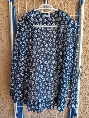 Bluse Langarm Blumenmuster Dunkelblau Gr. 42, guter Zustand