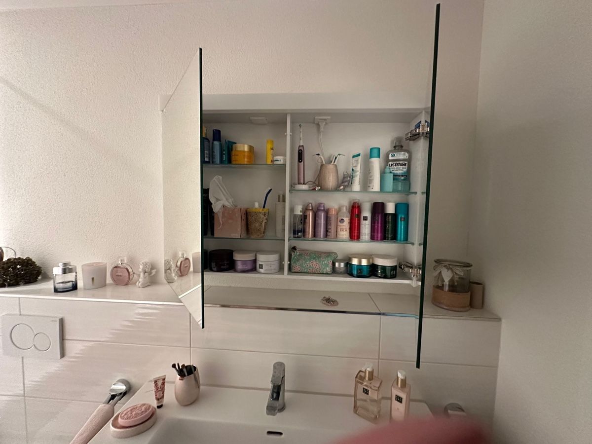 Armadietti a specchio: Modernes Badmöbel-Set mit Lavabo und Spiegelschrank – Usato da Neerach venduto da Swisssandy 1