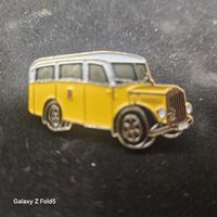 Gelber Oldtimer Bus Pin/Anstecker .
