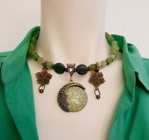 Choker mit Peridot.