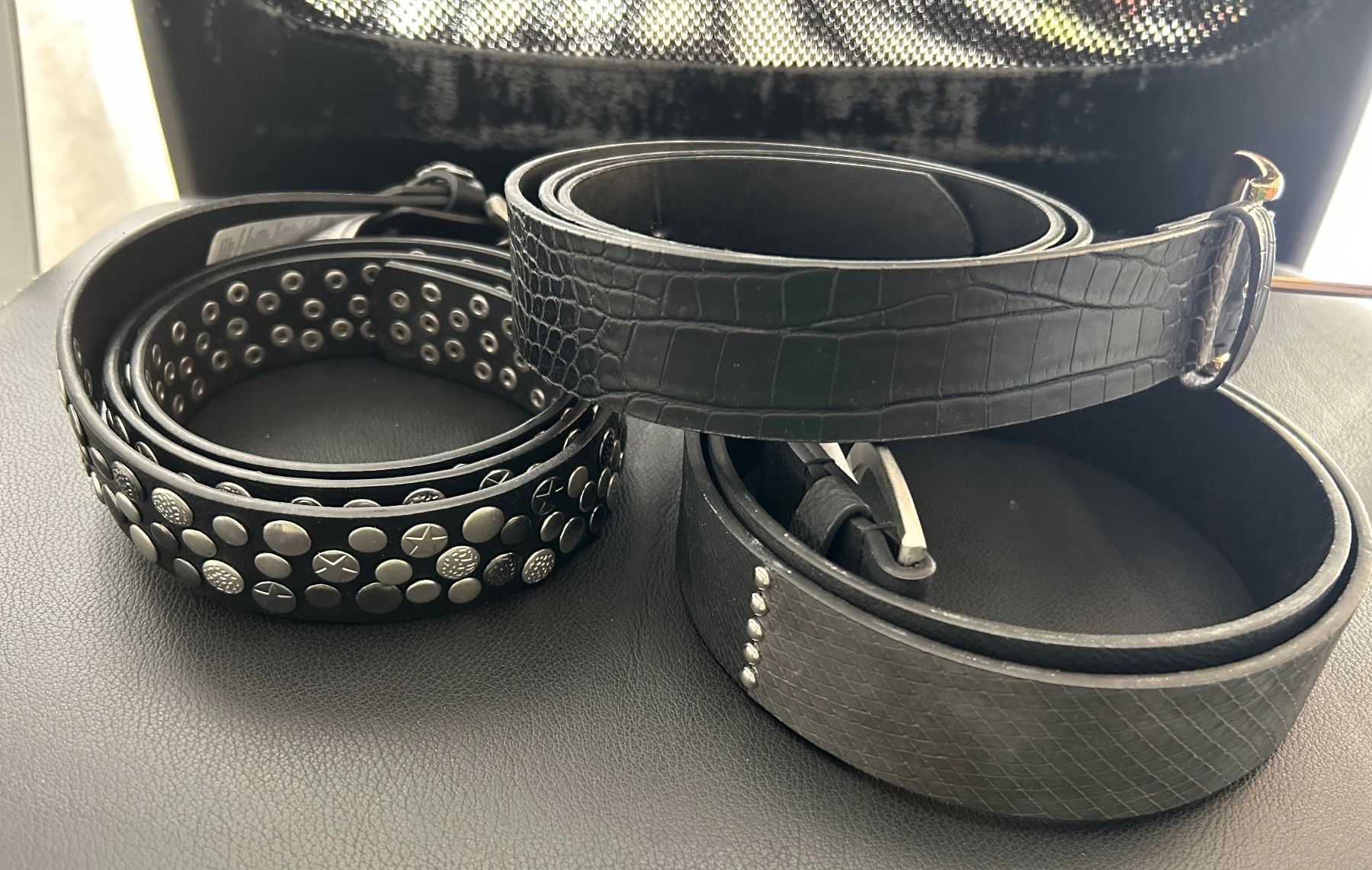 Cinture: 3er Set Gürtel, schwarz, verschiedene Designs – Usato da Bassersdorf venduto da Shelby70 2