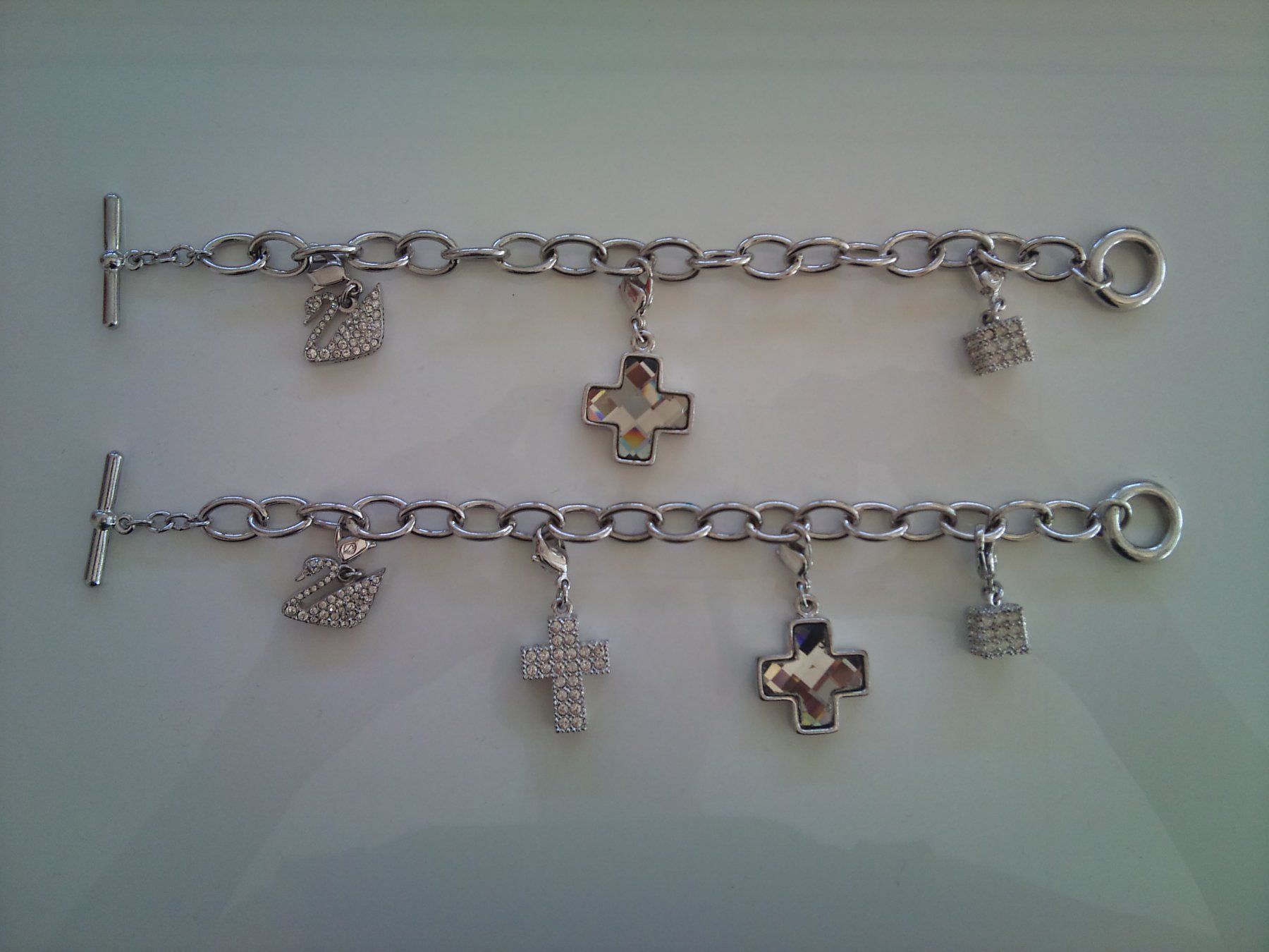 Swarovski Bracciali & Braccialetti: 🤩2 SWAROVSKI BETTEL-ARMBÄNDER & 7 CHARMS – Nuovo (secondo la descrizione) da Olten venduto da Naja-Twins-Twins