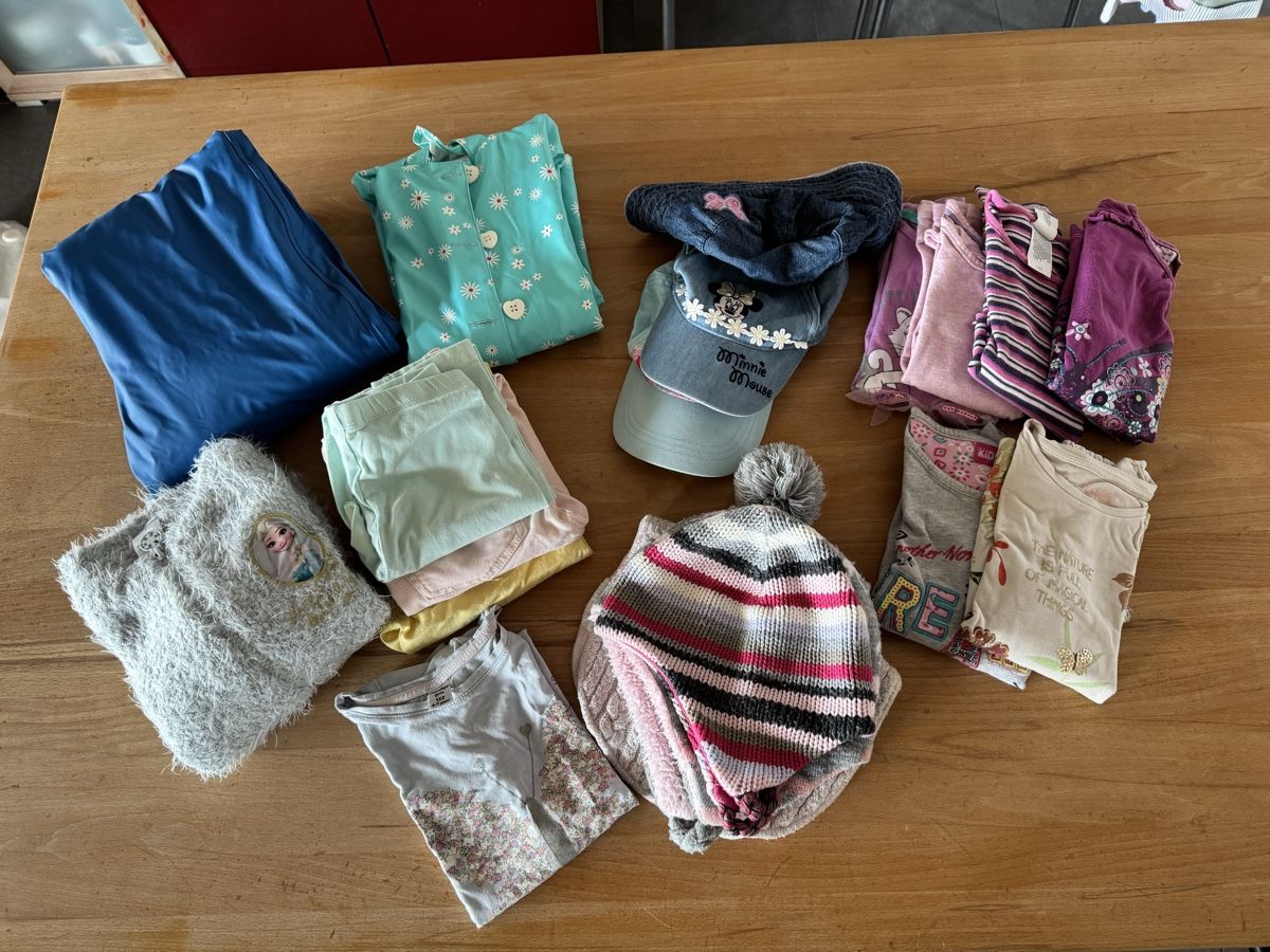 Lotti & Set di vestiti: Mädchen Kleiderpaket, Grösse 122 – Usato da Lyssach venduto da tom1981
