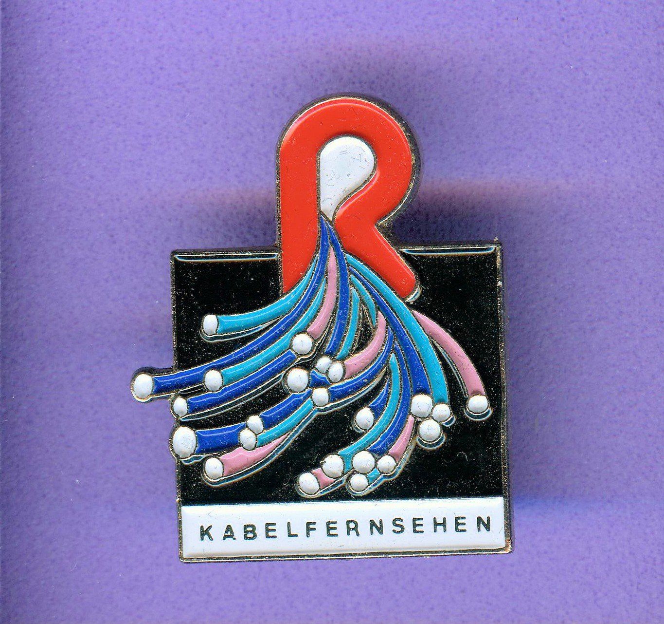 Placchette & Badge: KABELFERNSEHEN – Usato da Winterthur venduto da Sammleroase
