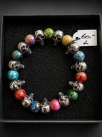 Bracelet en pierres multicolores avec ttes de mort 