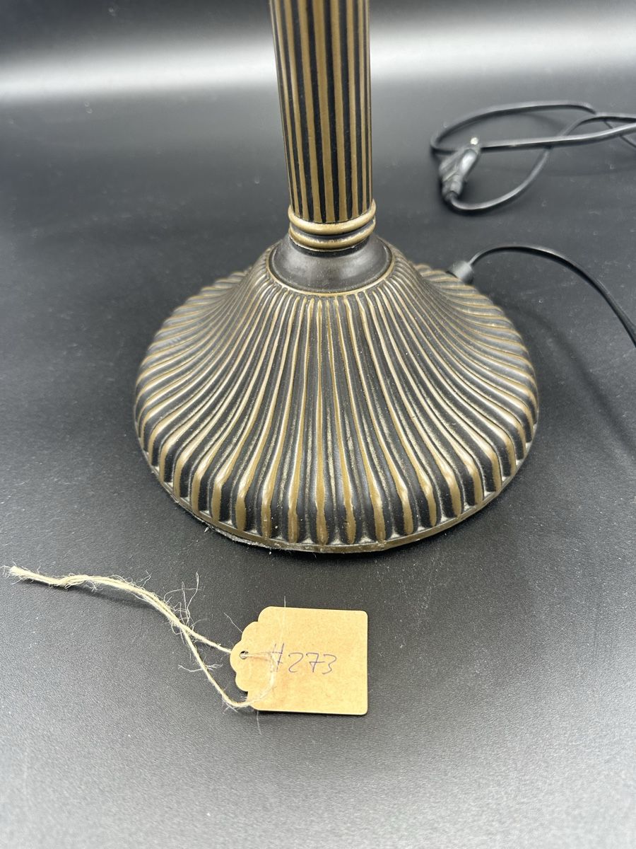 Lampade: Vintage Reverse Painted Glass Table Lamp – Usato da Villmergen venduto da JacRon 3