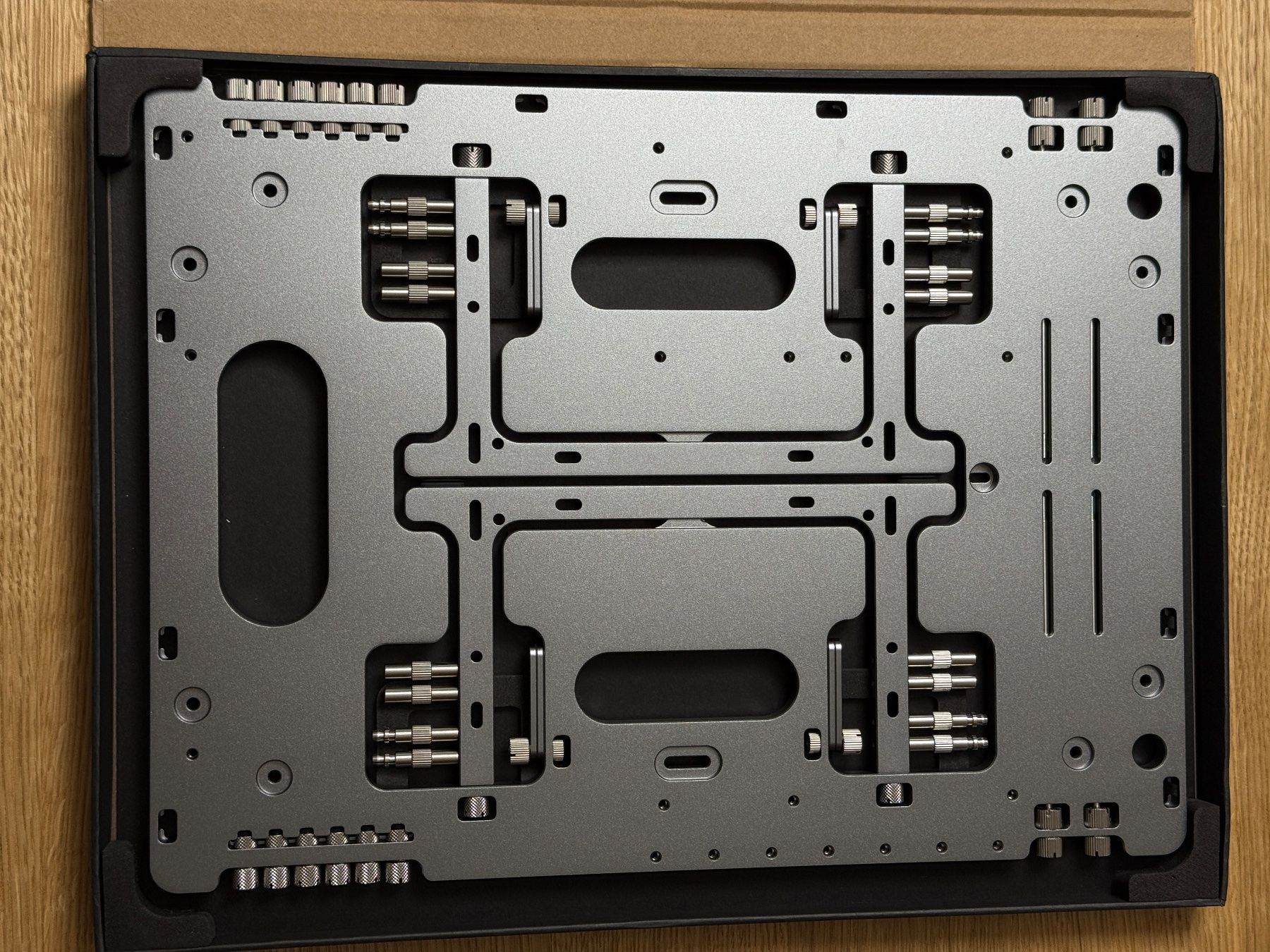 Custodie: Streacom BC1 V2 Benchtable - Titan – Nuovo e nell'imballaggio originale da Wallisellen venduto da Art_Vendorlay 1