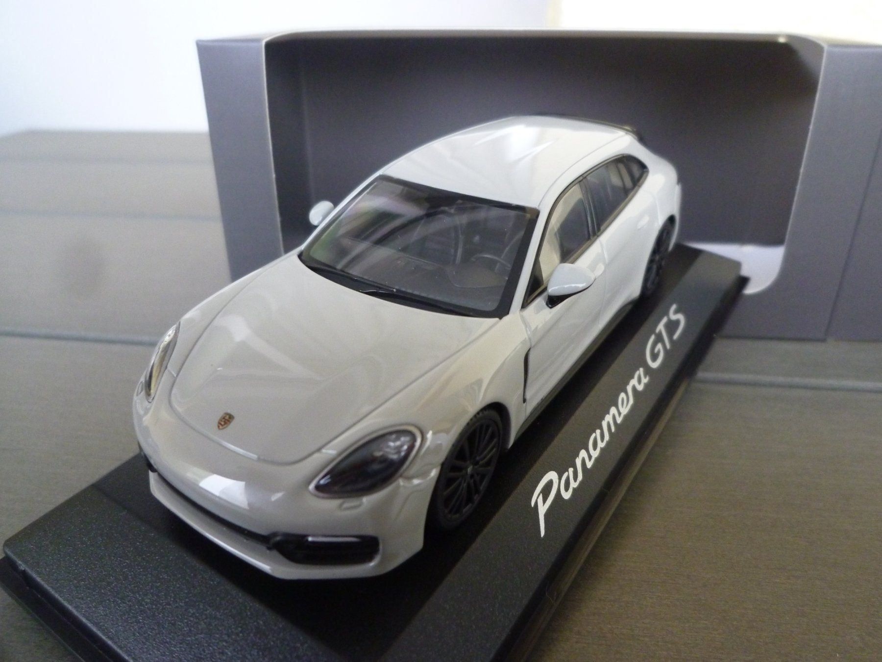 Minichamps Modellini d'auto: Porsche Panamera GTS – Nuovo e nell'imballaggio originale da Flawil venduto da Imperiosud 3