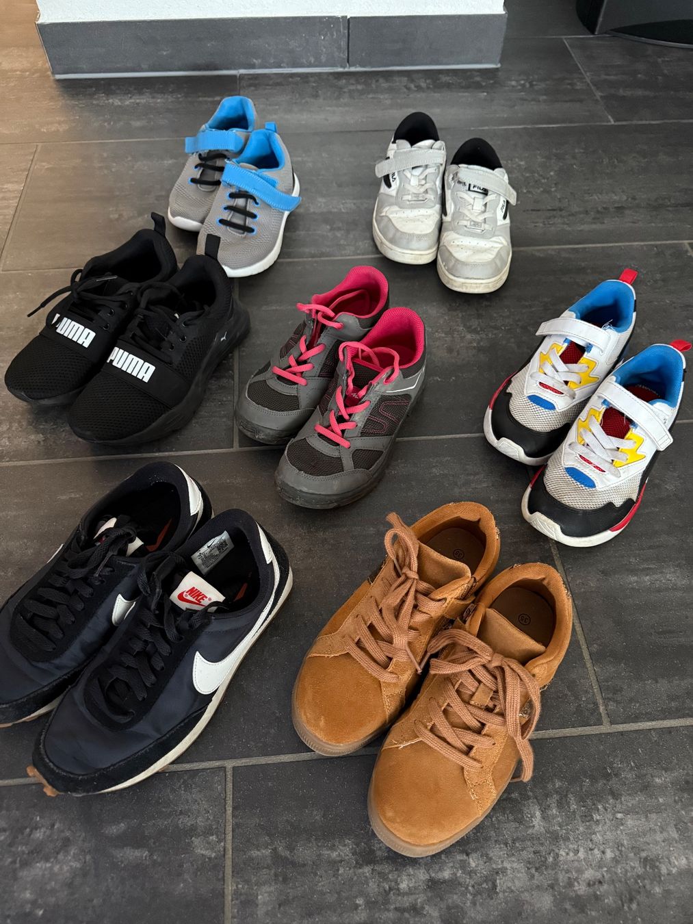 Scarpe per ragazze: 14 Paires de chaussures - Taille 35 – Usato da Yverdon-les-Bains venduto da carlapinto