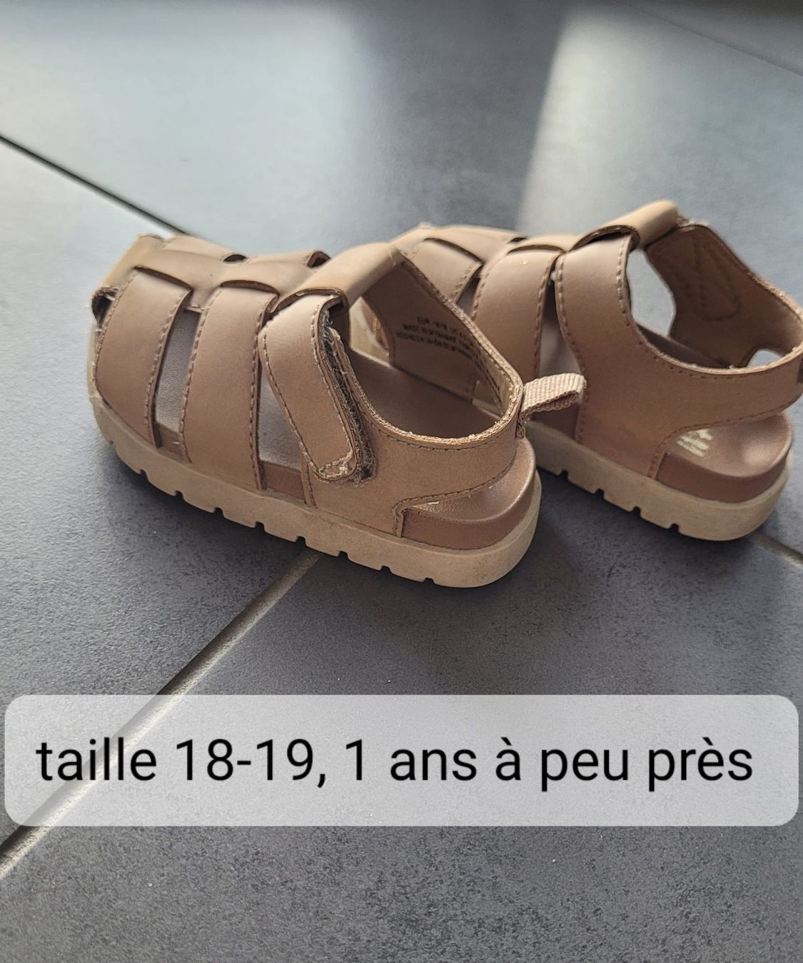Scarpe per ragazzi: Chaussures bébé – Usato da Collombey venduto da Ollyworks 1