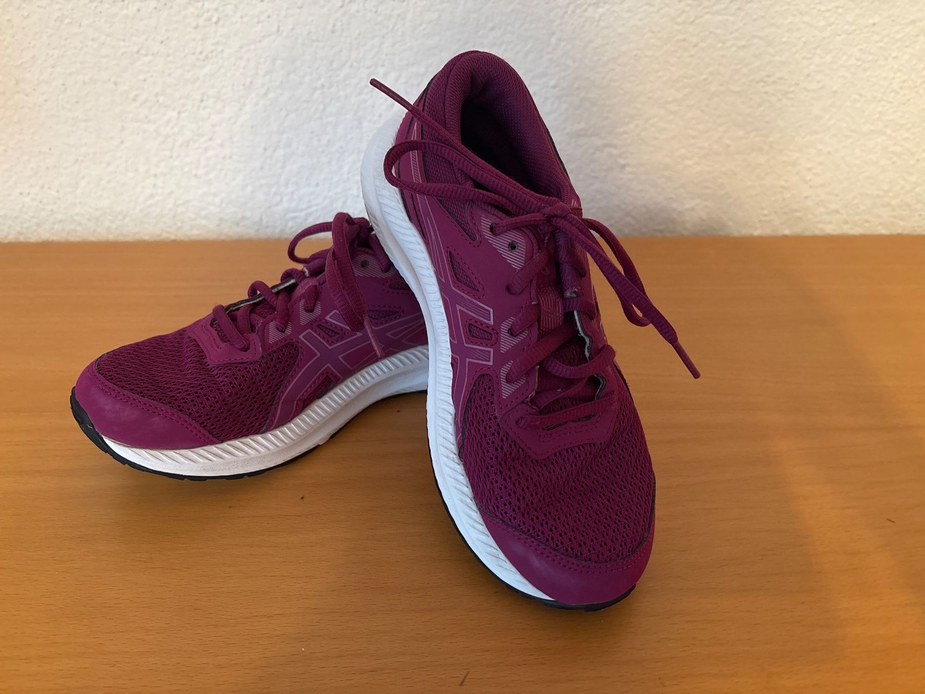 Asics Schuhe für Mädchen: Laufschuhe Asics Contend 8, Gr. 34 – Gebraucht aus Frauenfeld von zwerg13