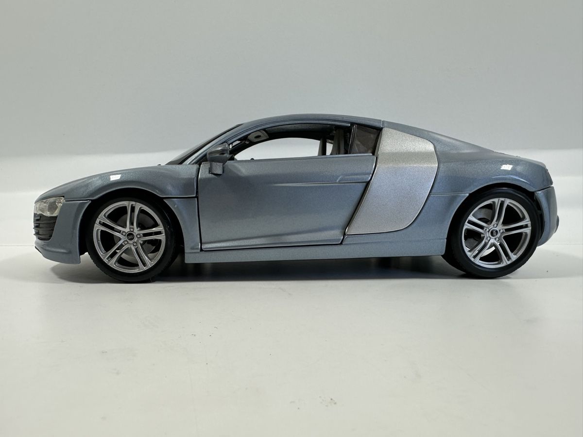 Maisto Modellautos: Audi R8 1:18, blau-silber, MAISTO – Gebraucht aus Zofingen von rf9_x2xt 2