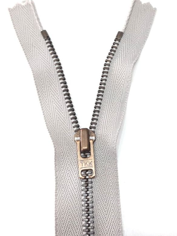 Tessuti: Reißverschluss  16 cm -  Fermeture éclair 16 cm – Nuovo (secondo la descrizione) da Savagnier venduto da Marderuth